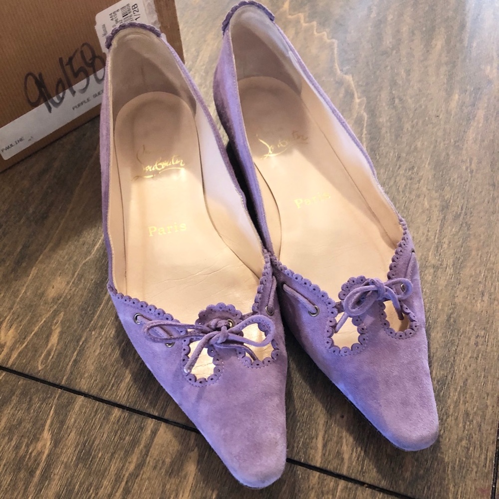 Lavander suede LouBoutin flats